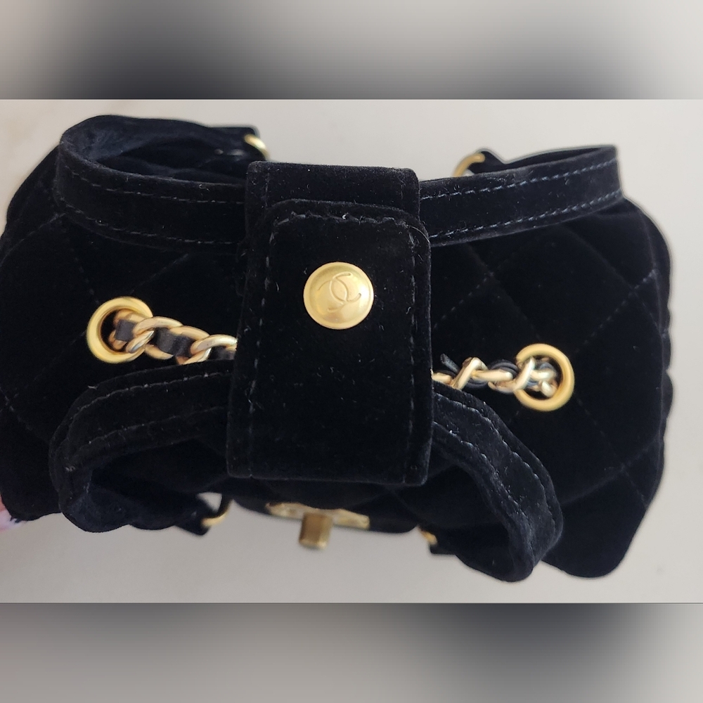 Chanel Gift with Purchase Black Velvet Quilted Handbag - Picture 16 of 17